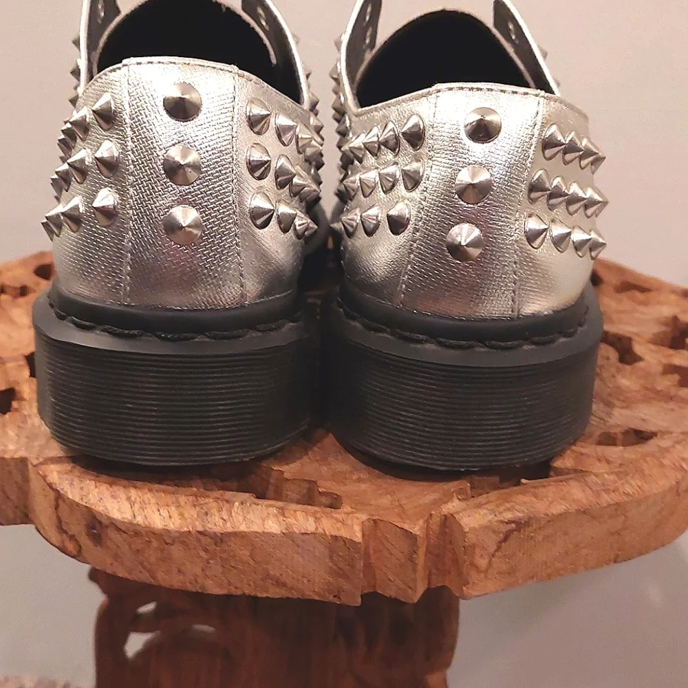 Dr. Marten's Harlen Mora Air Wair Women's Silver Spike Oxford Shoes EUC Size 8US - Picture 8 of 12